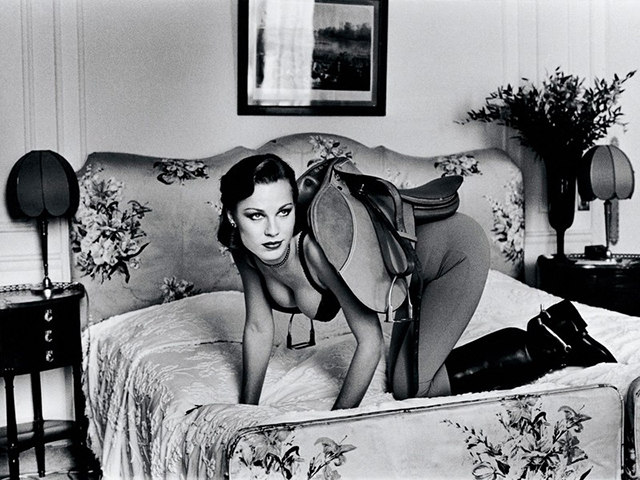 Foto: Helmut Newton. Källa: http://luxurydossier.wordpress.com/